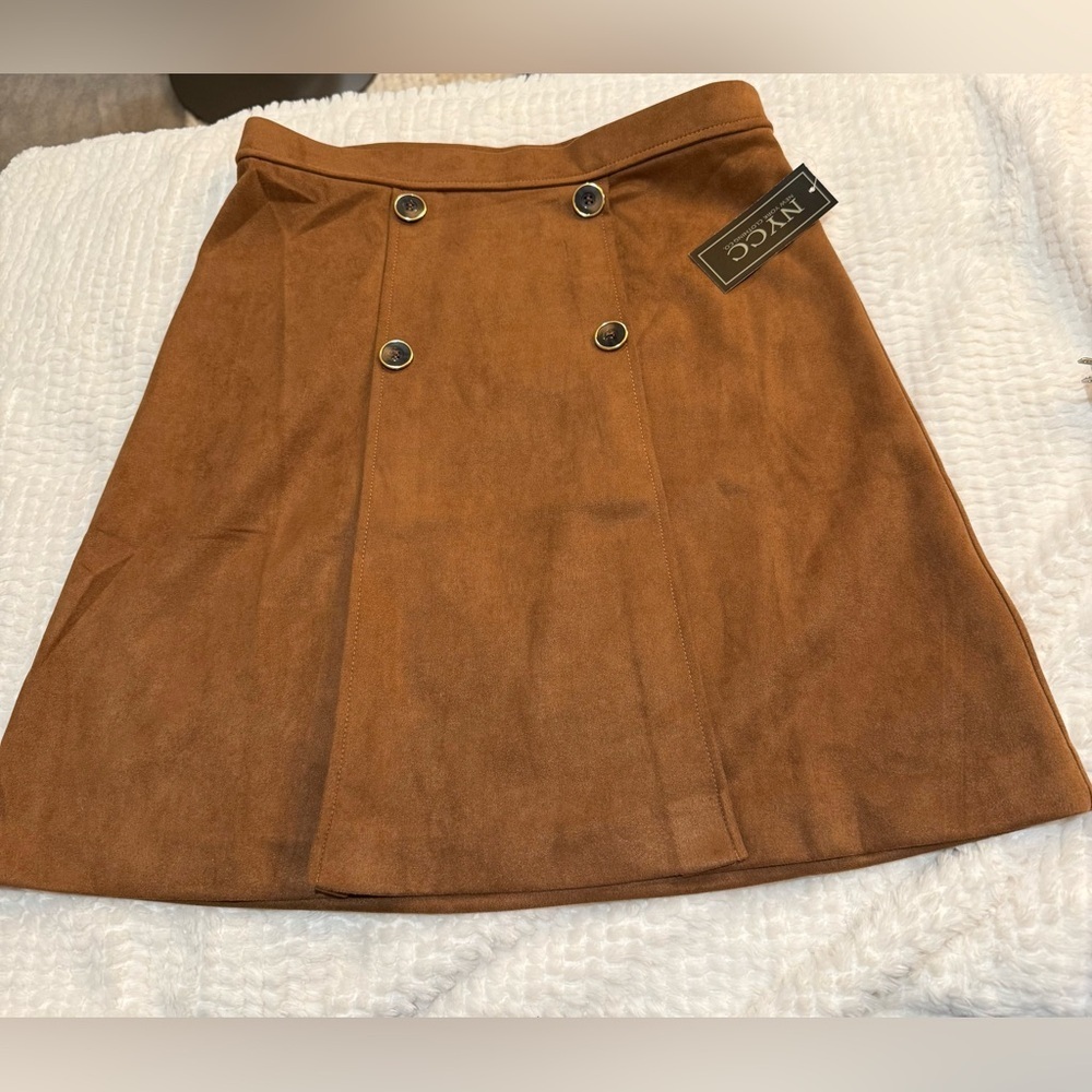 NYCC Faux Sued Brown Skirt with Gold Tone Buttons Size M NWT